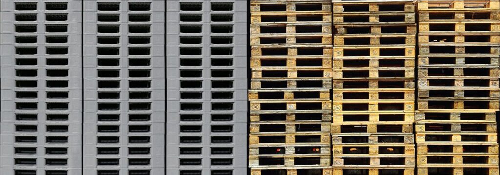 Kunststoffpaletten und Holzpaletten im Vergleich
